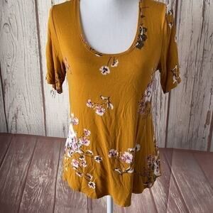 Maurices Tee Shirt Top Womens Small Floral Mustard Yellow Fall Rayon‎ Stretch